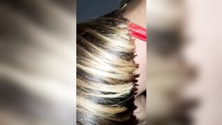 Le spolto il perizoma e me la scopo per benino