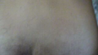 lei gioca con lo strap on