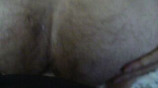 lei gioca con lo strap on