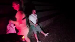 Scopata all'aperto con una cognata puttana