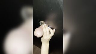 Anteprima del video: LA MIA PICCOLA SBORRATA IN GOLA AL GLORYHOLE
