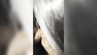 LA MIA PICCOLA SBORRATA IN GOLA AL GLORYHOLE