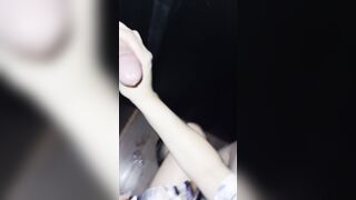 LA MIA PICCOLA SBORRATA IN GOLA AL GLORYHOLE