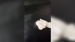 LA MIA PICCOLA SBORRATA IN GOLA AL GLORYHOLE