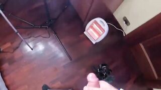 Biondina troia succhia e beve sperma a go go