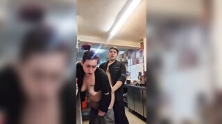 Cuochi italiani trombano in cucina