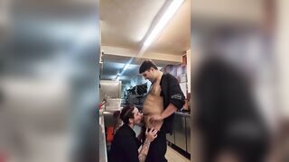 Cuochi italiani trombano in cucina